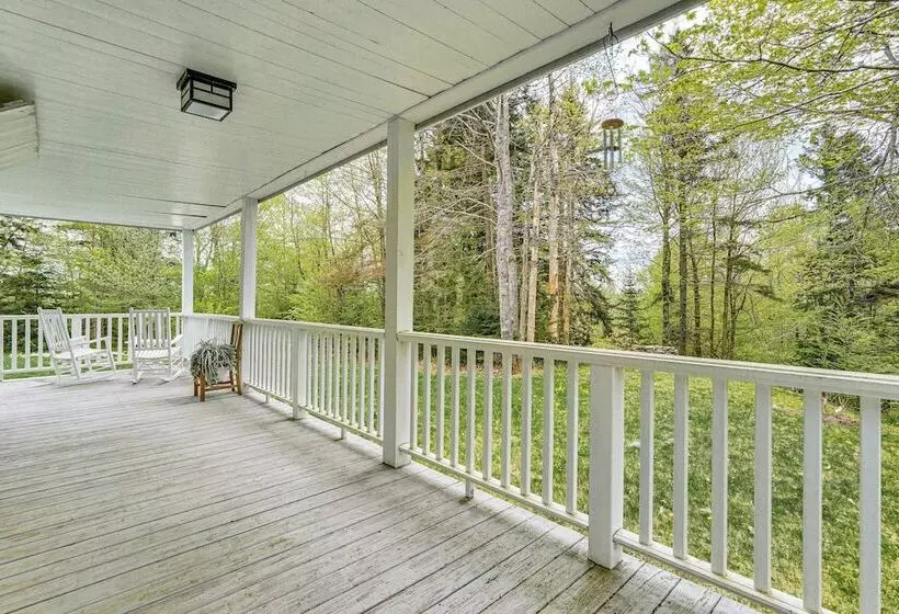 4 Mi To Lake Raponda! Secluded Family Cottage