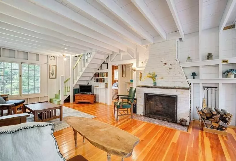4 Mi To Lake Raponda! Secluded Family Cottage