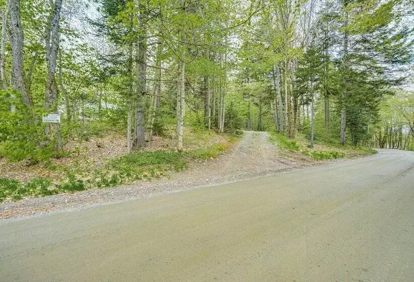4 Mi To Lake Raponda! Secluded Family Cottage