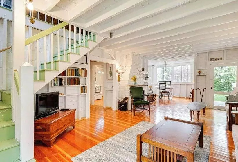 4 Mi To Lake Raponda! Secluded Family Cottage