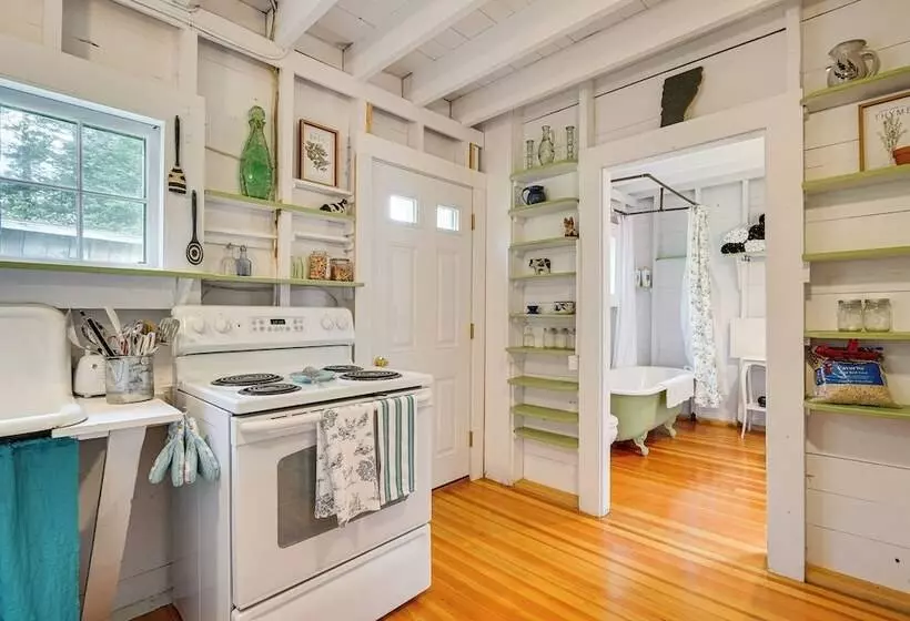 4 Mi To Lake Raponda! Secluded Family Cottage