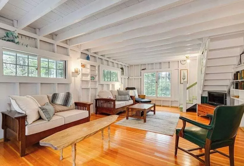 4 Mi To Lake Raponda! Secluded Family Cottage