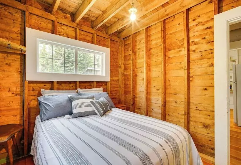 4 Mi To Lake Raponda! Secluded Family Cottage