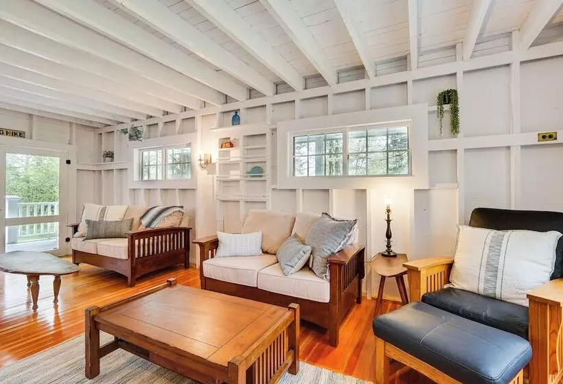 4 Mi To Lake Raponda! Secluded Family Cottage