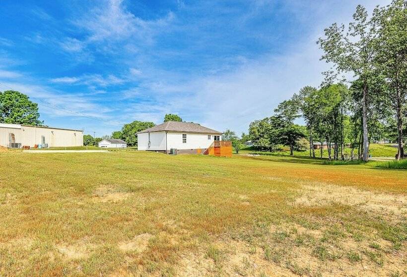 Secluded Guntersville Home Near Lake & Marinas!