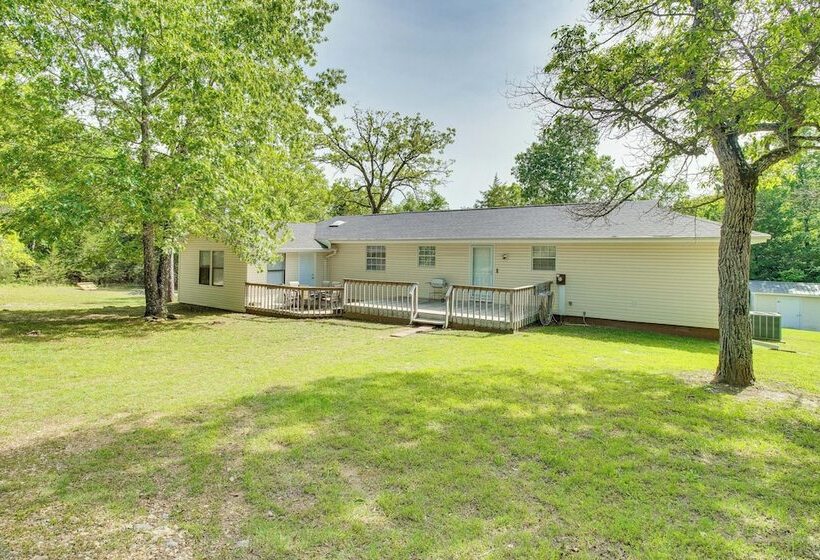 Spacious Mountain Home Retreat Near Norfork Lake!