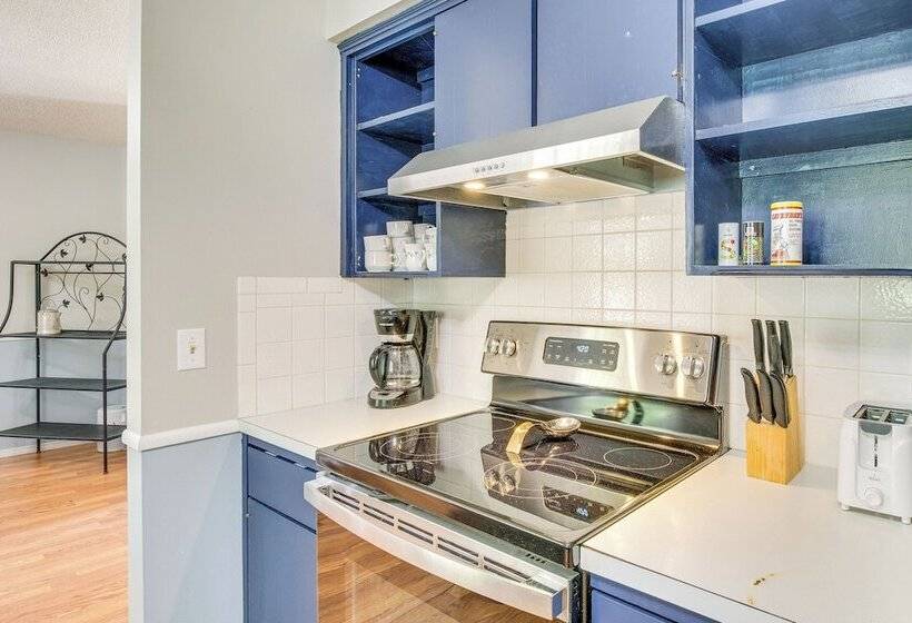 Spacious Mountain Home Retreat Near Norfork Lake!