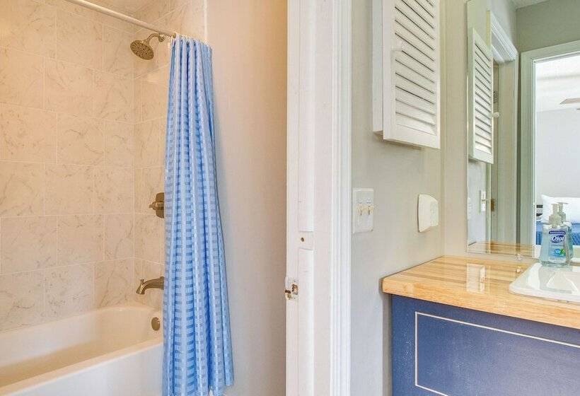 Spacious Mountain Home Retreat Near Norfork Lake!