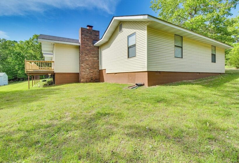 Spacious Mountain Home Retreat Near Norfork Lake!
