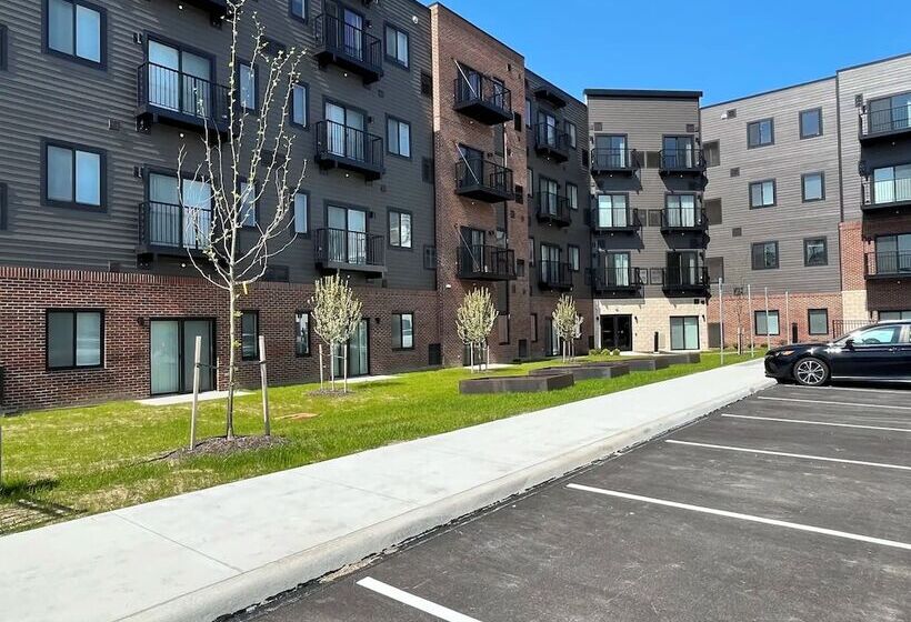 Barsala At The Monroe Apartments