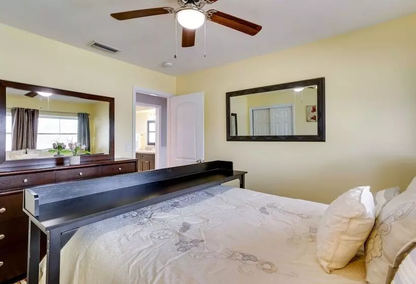 Pool & Screened In Patio: Tropical Florida Abode