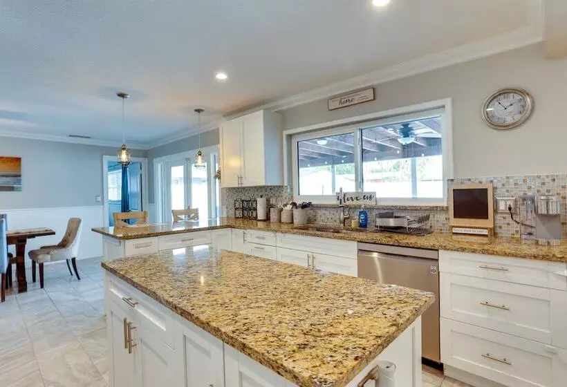 Pool & Screened In Patio: Tropical Florida Abode