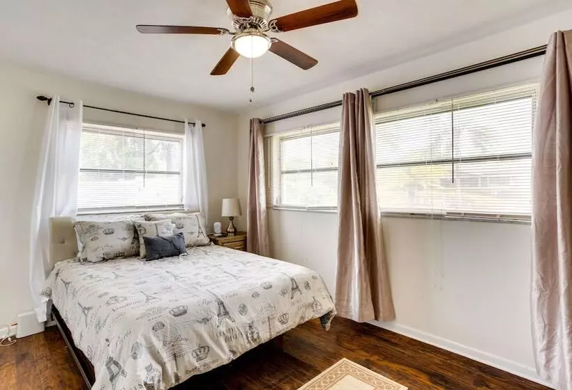 Pool & Screened In Patio: Tropical Florida Abode