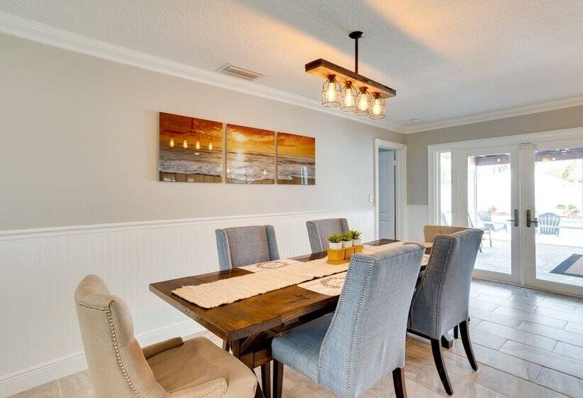 Pool & Screened In Patio: Tropical Florida Abode