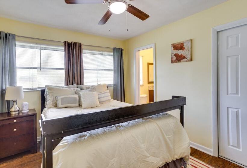 Pool & Screened In Patio: Tropical Florida Abode