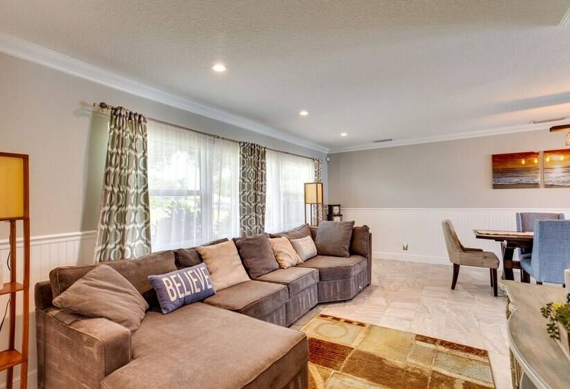 Pool & Screened In Patio: Tropical Florida Abode