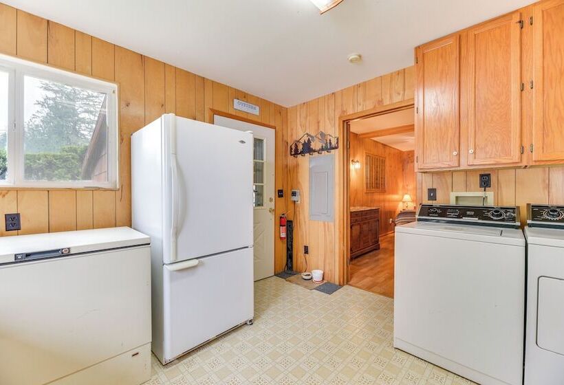 Waterfront Grapeview Escape W/ Boat Dock & Views!