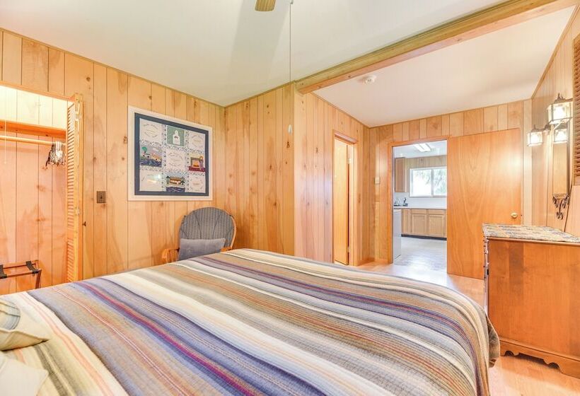 Waterfront Grapeview Escape W/ Boat Dock & Views!