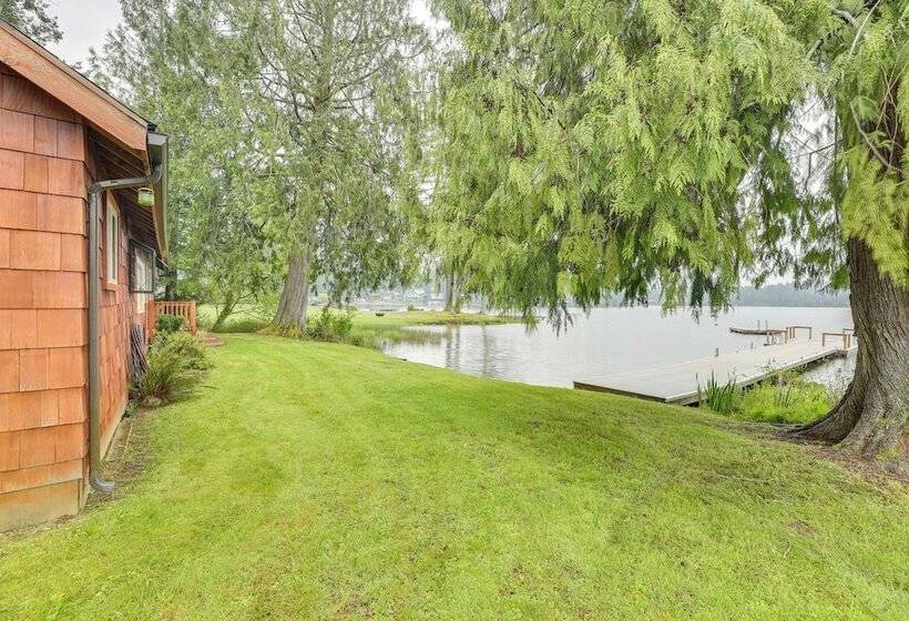 Waterfront Grapeview Escape W/ Boat Dock & Views!