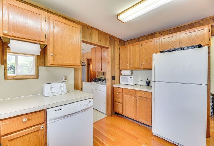 Waterfront Grapeview Escape W/ Boat Dock & Views!