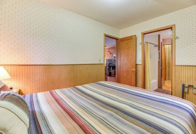 Waterfront Grapeview Escape W/ Boat Dock & Views!