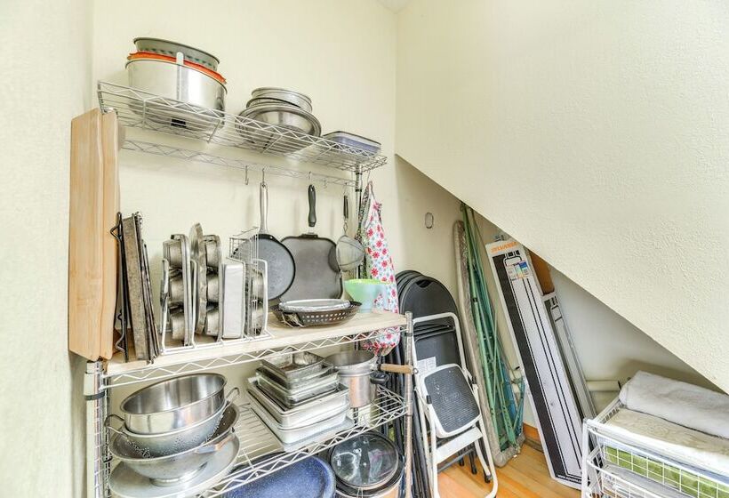 Waterfront Grapeview Escape W/ Boat Dock & Views!