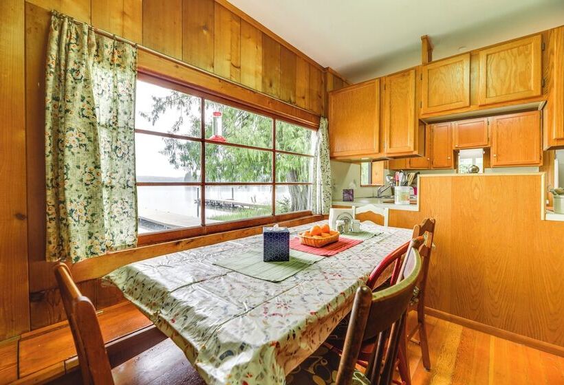 Waterfront Grapeview Escape W/ Boat Dock & Views!