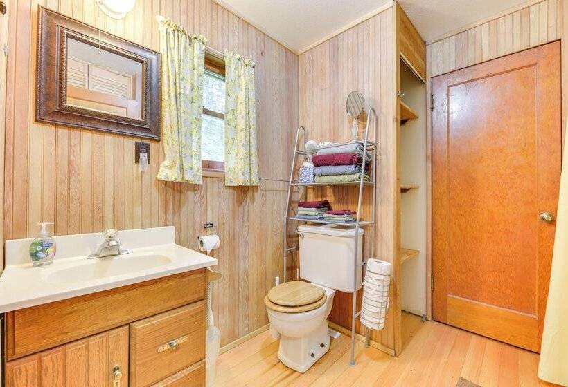 Waterfront Grapeview Escape W/ Boat Dock & Views!