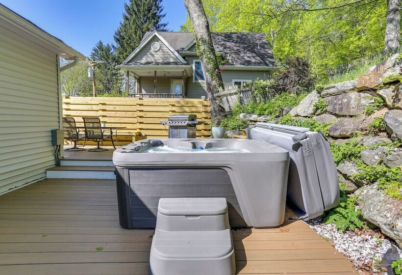 West Milford Home Near Lake   Swim, Kayak & More!