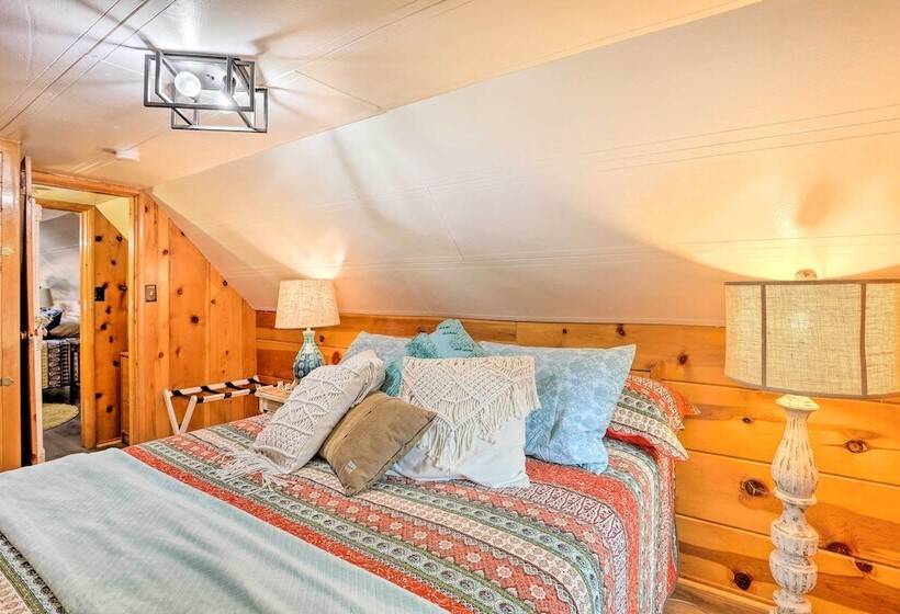 Wrightwood Cabin W/ Cozy Interior!