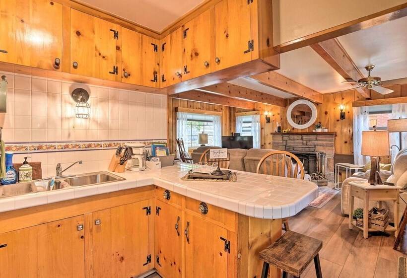 Wrightwood Cabin W/ Cozy Interior!