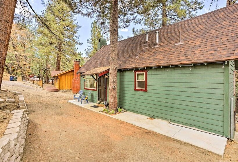 Wrightwood Cabin W/ Cozy Interior!