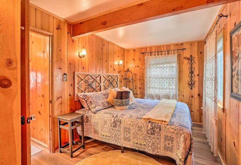 Wrightwood Cabin W/ Cozy Interior!