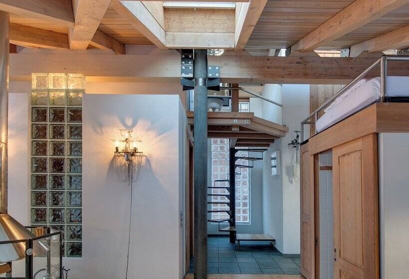 Backstage Hotel Serviced Apartments