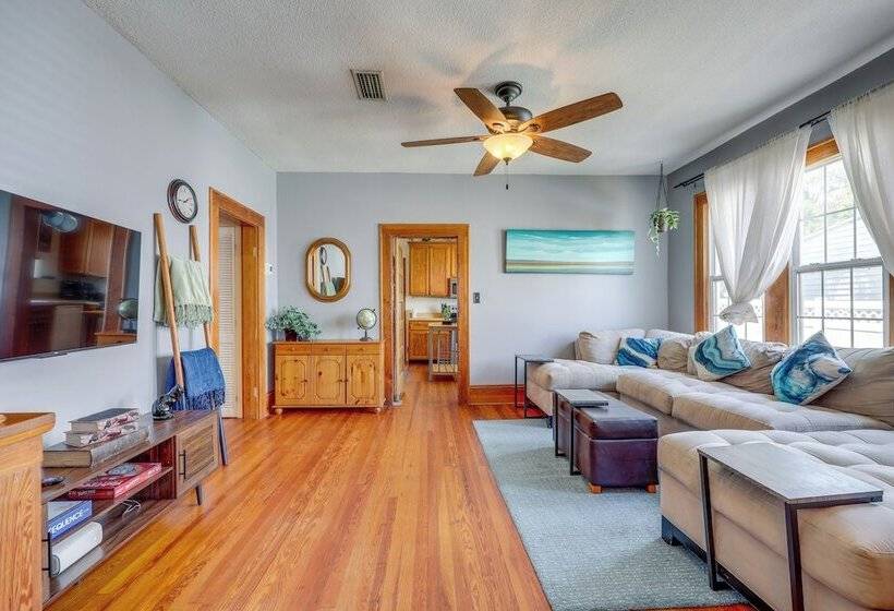 Beautiful Jacksonville Home: Walkable Location!