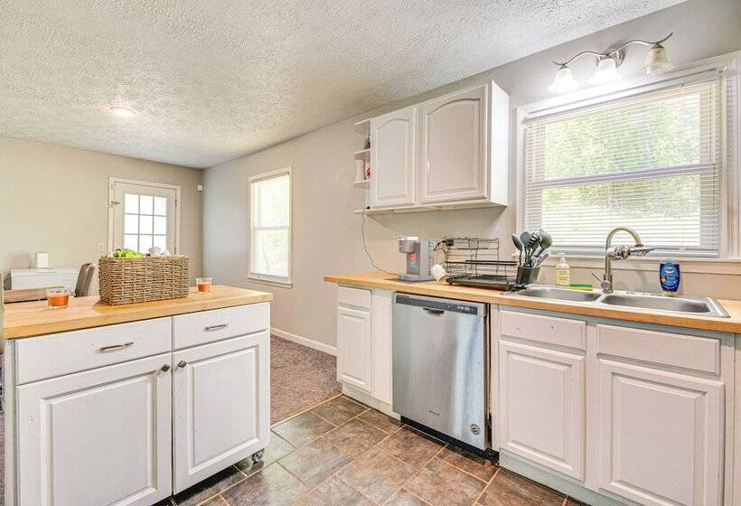 Douglasville Vacation Home ~ 16 Mi To Six Flags!