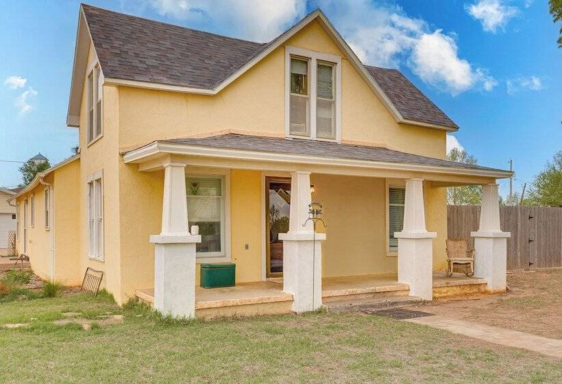 Cozy Oklahoma Family Home W/ Private Yard & Grill