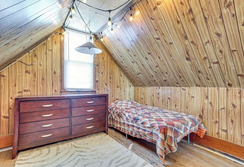 Cozy Oklahoma Family Home W/ Private Yard & Grill