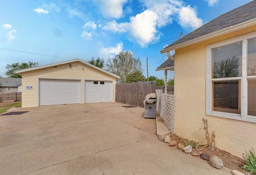 Cozy Oklahoma Family Home W/ Private Yard & Grill