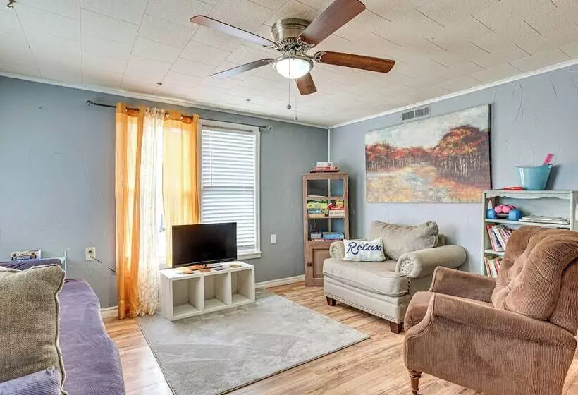 Cozy Oklahoma Family Home W/ Private Yard & Grill