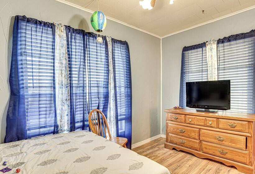 Cozy Oklahoma Family Home W/ Private Yard & Grill