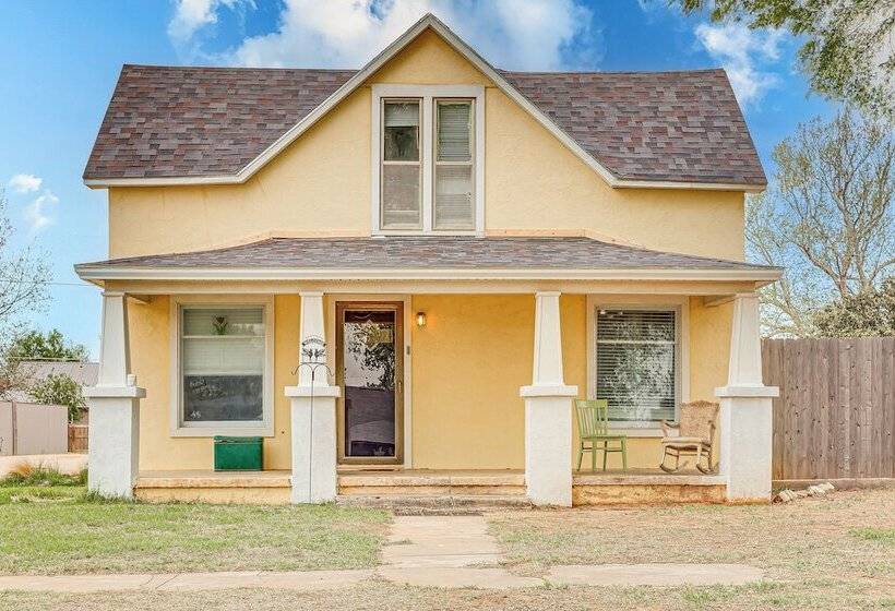 Cozy Oklahoma Family Home W/ Private Yard & Grill