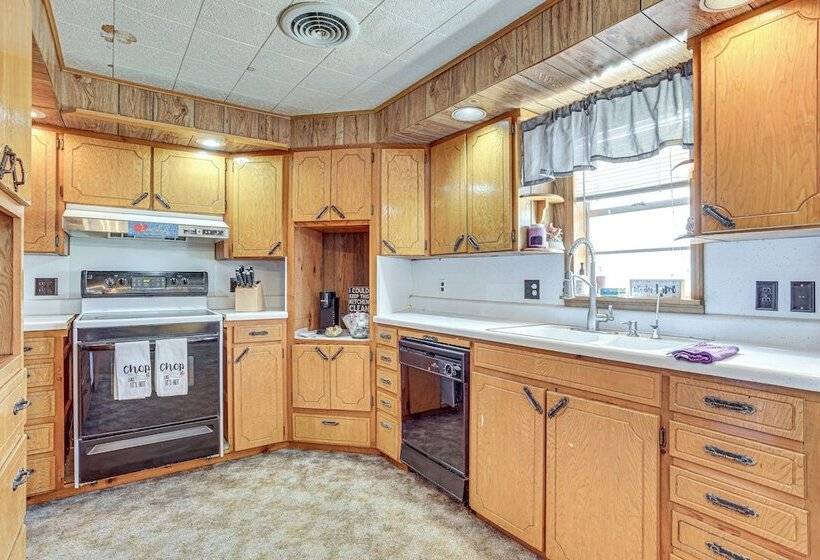 Cozy Oklahoma Family Home W/ Private Yard & Grill