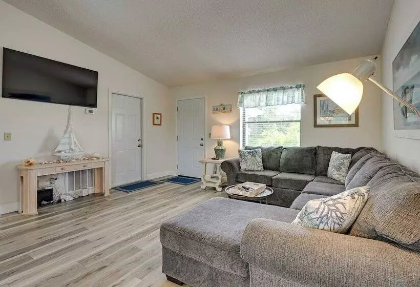 Englewood Home W/ Saltwater Pool: 6 Mi To Beach!