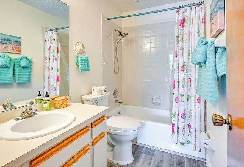 Englewood Home W/ Saltwater Pool: 6 Mi To Beach!