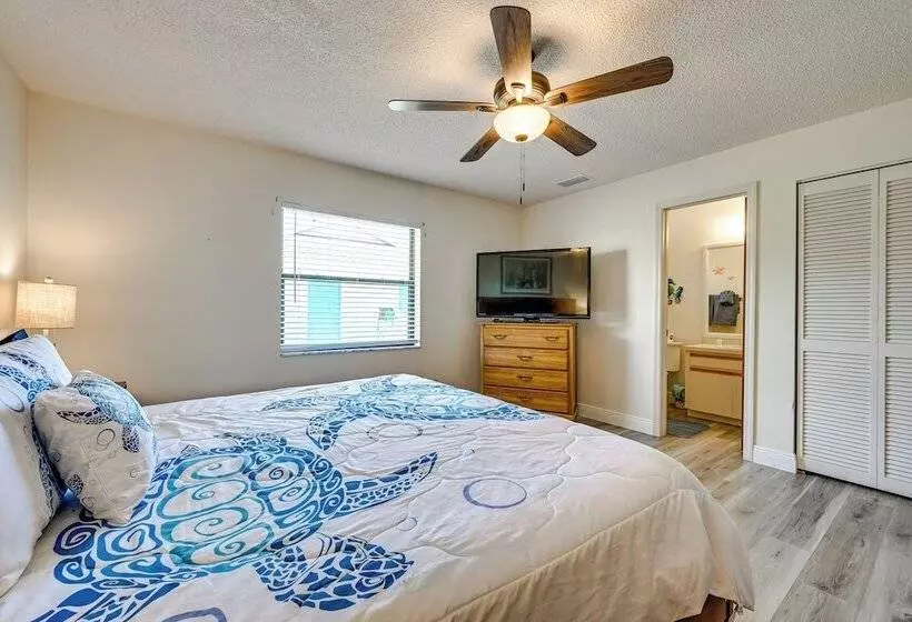 Englewood Home W/ Saltwater Pool: 6 Mi To Beach!