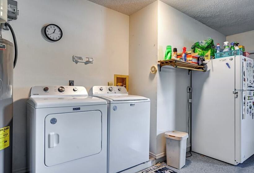 Englewood Home W/ Saltwater Pool: 6 Mi To Beach!