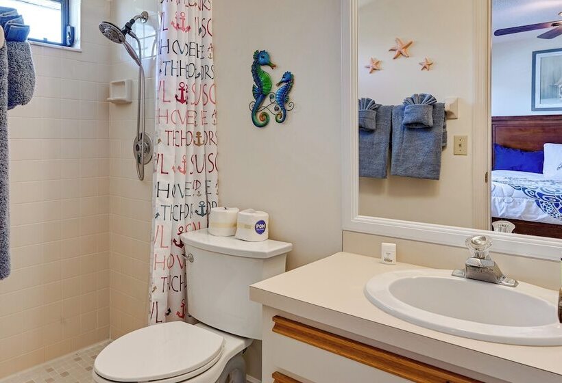 Englewood Home W/ Saltwater Pool: 6 Mi To Beach!