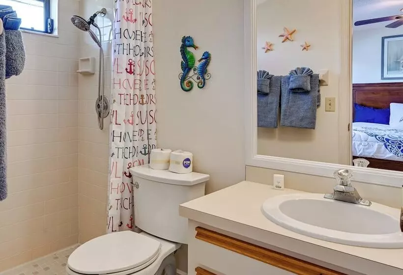 Englewood Home W/ Saltwater Pool: 6 Mi To Beach!