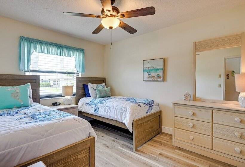 Englewood Home W/ Saltwater Pool: 6 Mi To Beach!